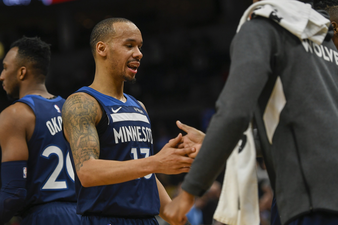 孔蒂：我们的中场只剩洛博特卡和小麦，希望不会再有人受伤（孔蒂：中场仅剩洛博特卡与小麦，盼再无伤员）