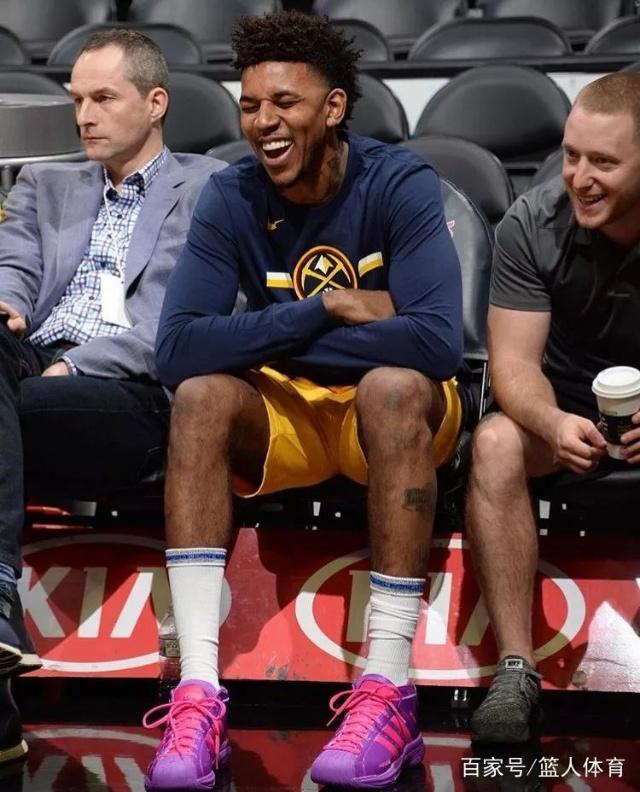 反转！皇马求齐达内救火至赛季末？传奇帅位悬念藏双重博弈（剧情反转？皇马欲请齐达内季末前火线回归，传奇帅位悬而未决暗藏双重博弈）