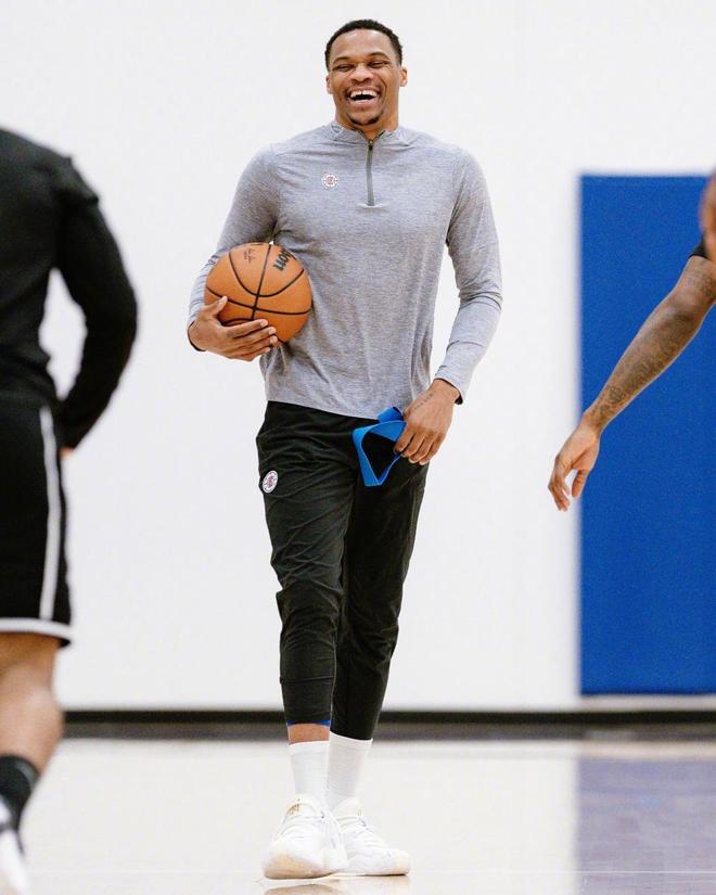 克罗斯：皇马与曼城都缺乏中场控制力；英超球队客场表现下滑（克罗斯：皇马、曼城中场掌控不足；英超球队客场竞争力走低）