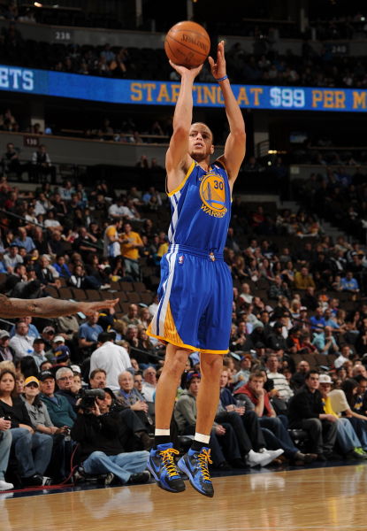 中场核心跑动全场第一，数据炸裂（中场大脑全场跑动第一，数据爆棚）